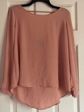 NWOT Forever 21 Long-sleeve Scoop-neck Blouse in a Medium Blush Pink Tone